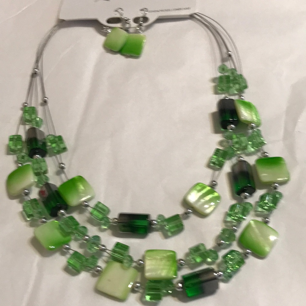 Necklace and earring set